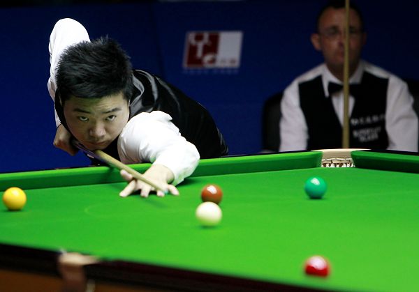 他成为年轻 他成为年轻