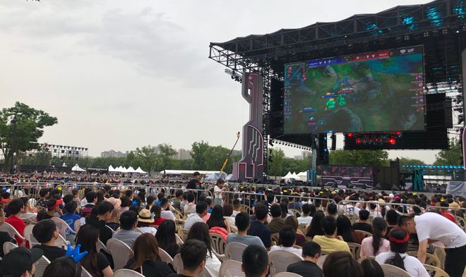 随着合同到 随着合同到