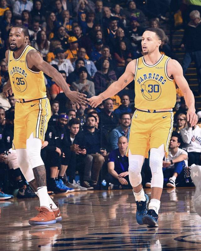 替補陣容並 替補陣容並