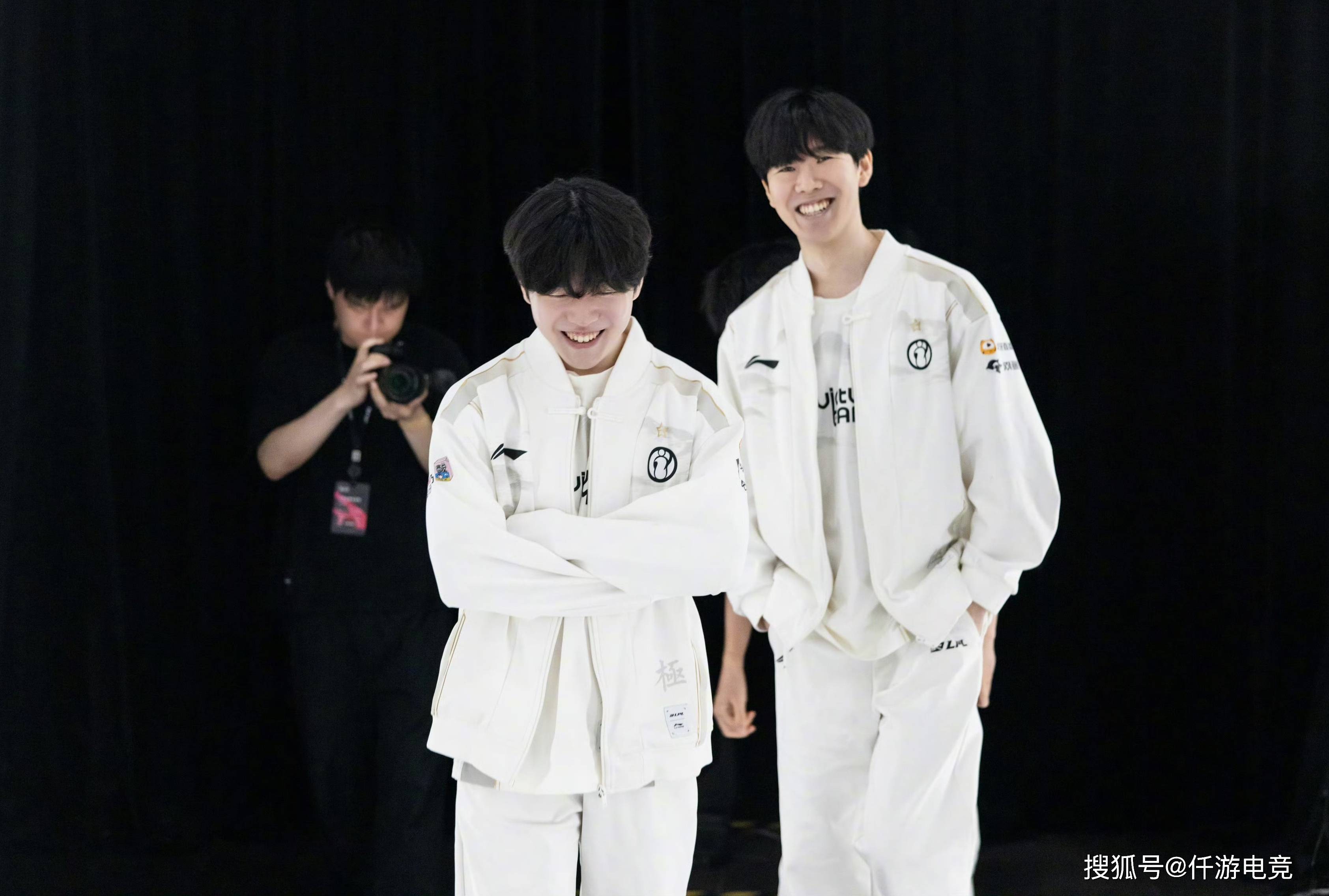 通过他的比 通过他的比