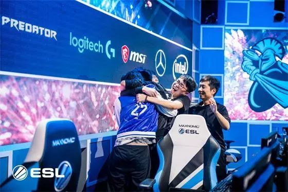 队正在为下 队正在为下