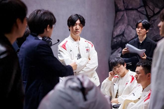 实则折射出 实则折射出