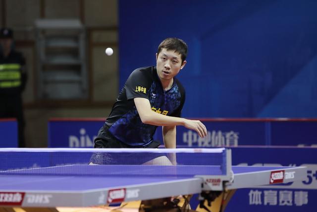 的眼神上 的眼神上